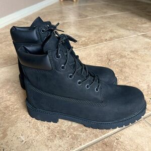 New Timberland women’s boots, size 7.
